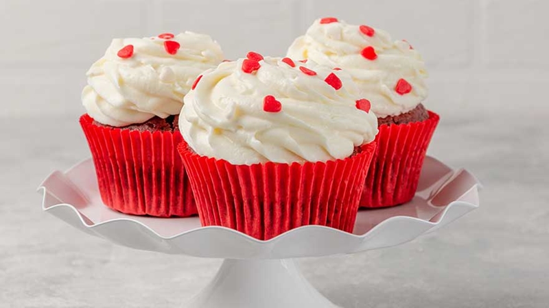 Red Velvet Cupcakes Cream Cheese Icing 880Wide